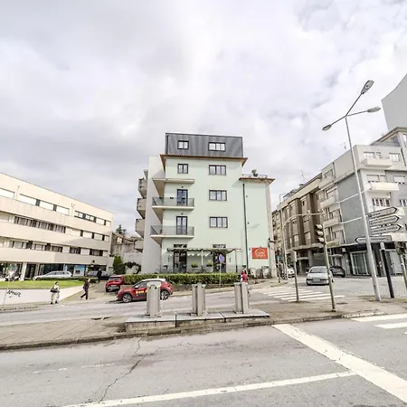 Flat By House And People Appartement *