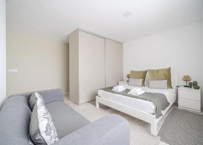 Lejlighed Flat By House And People Braga